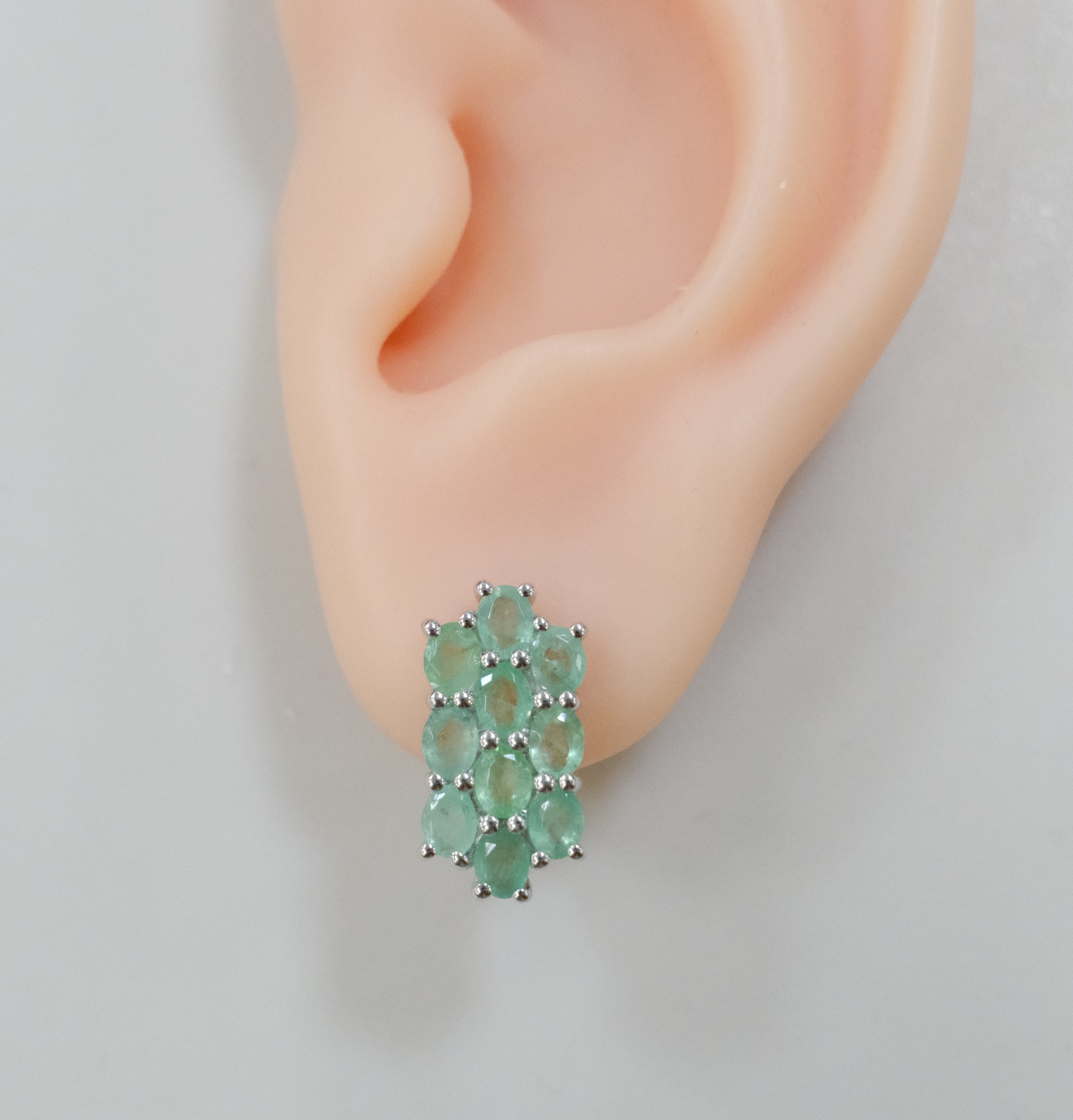 Серебряные серьги с изумрудами